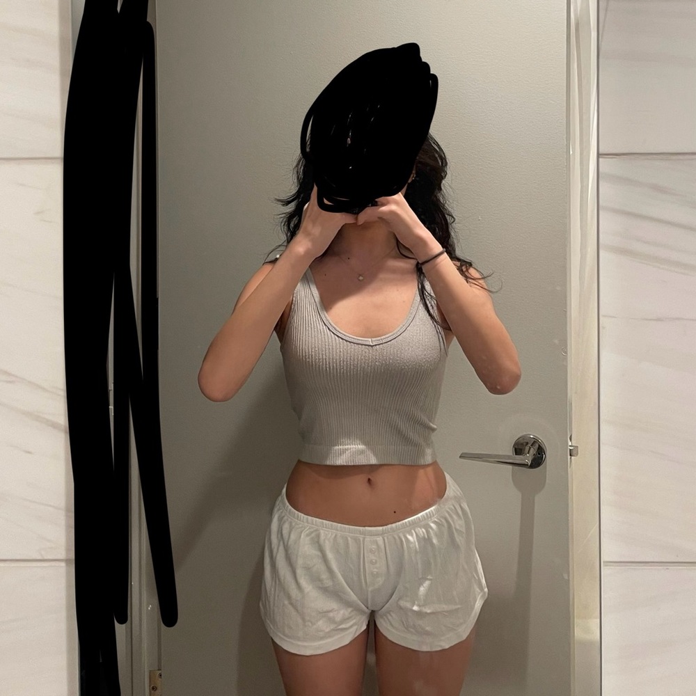 Grey cropped tank top